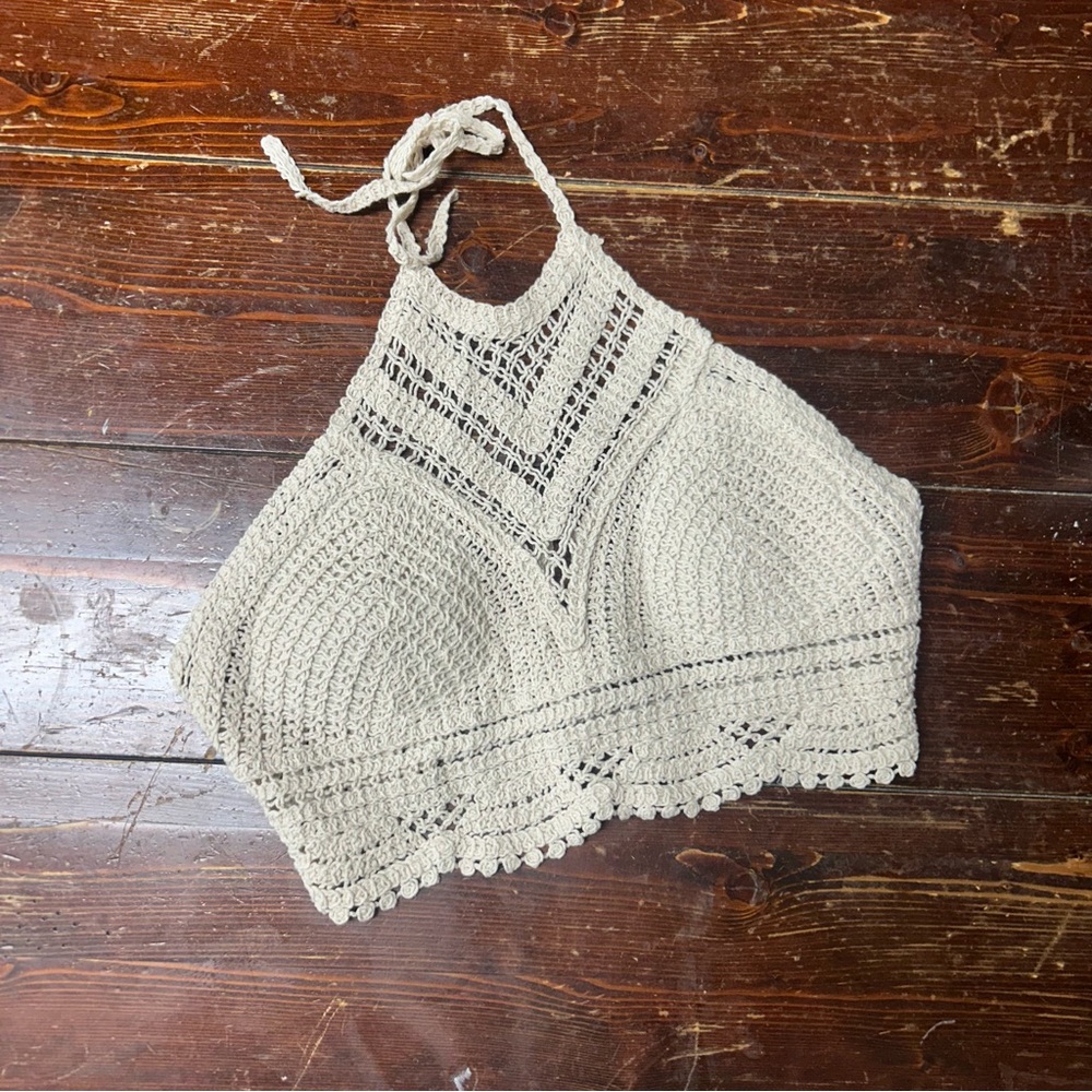 Windsor cream crochet halter top with built in bra size medium Coachella
